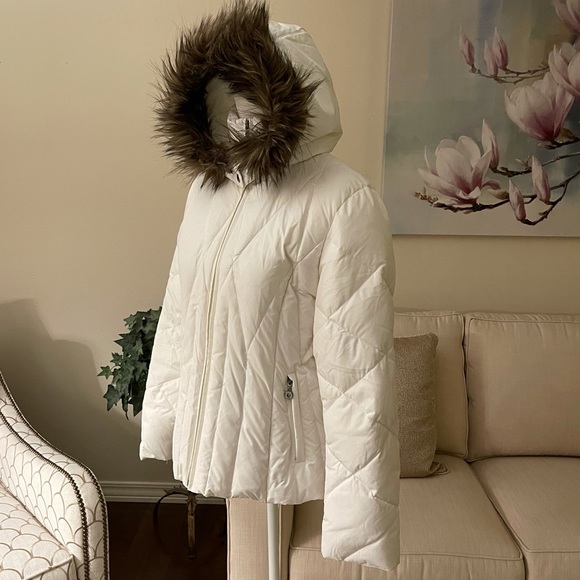 Nine West White Down Puffer Ski Jacket With Faux Fur Hood